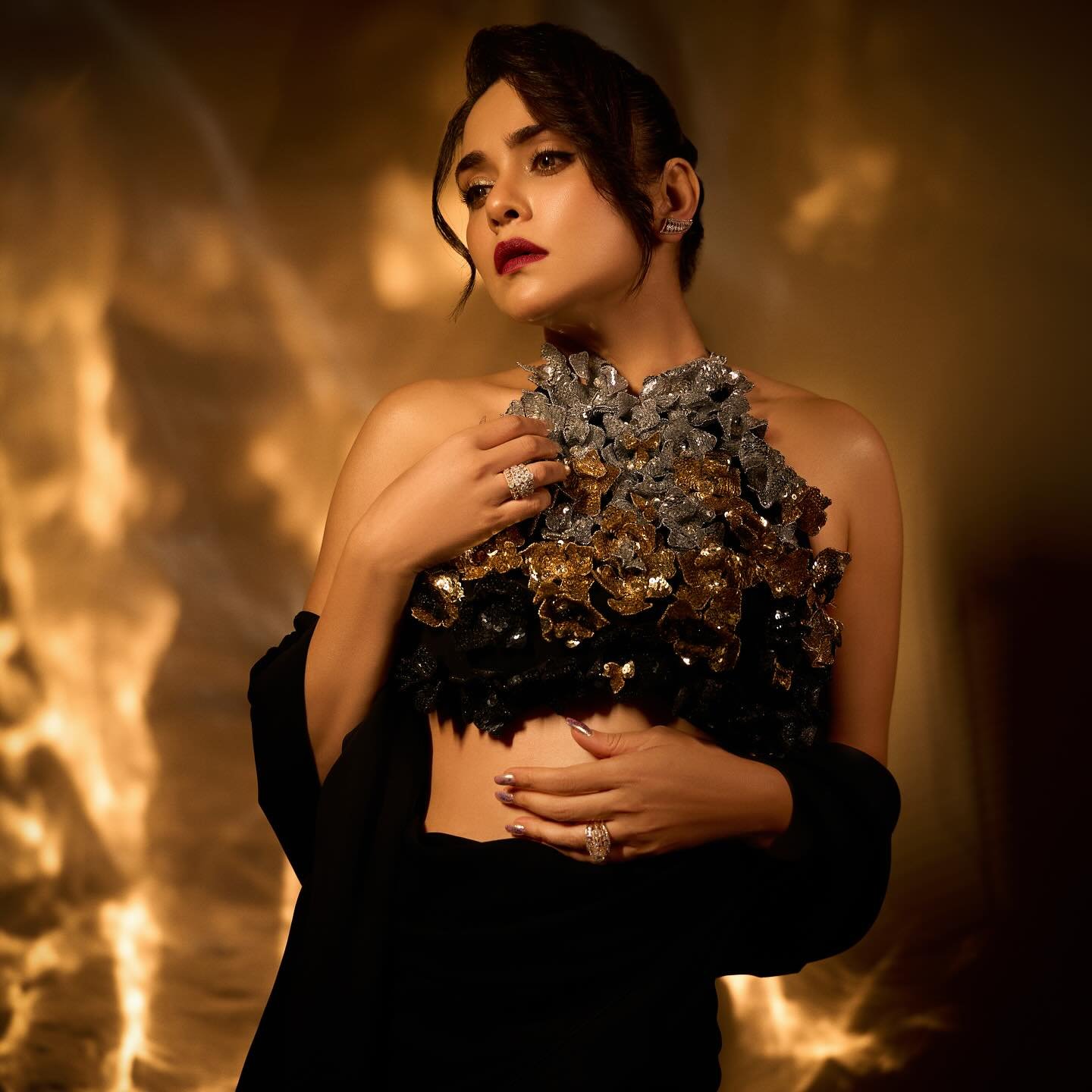 amruta khanvilkar husband